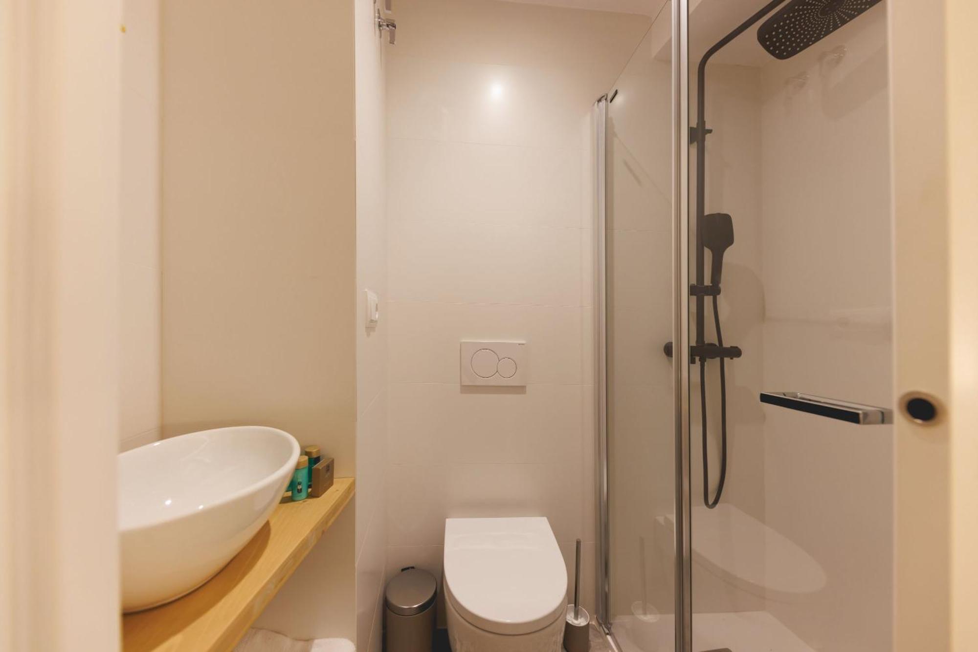 Bravissimo Mora 14, Monthly * Girona