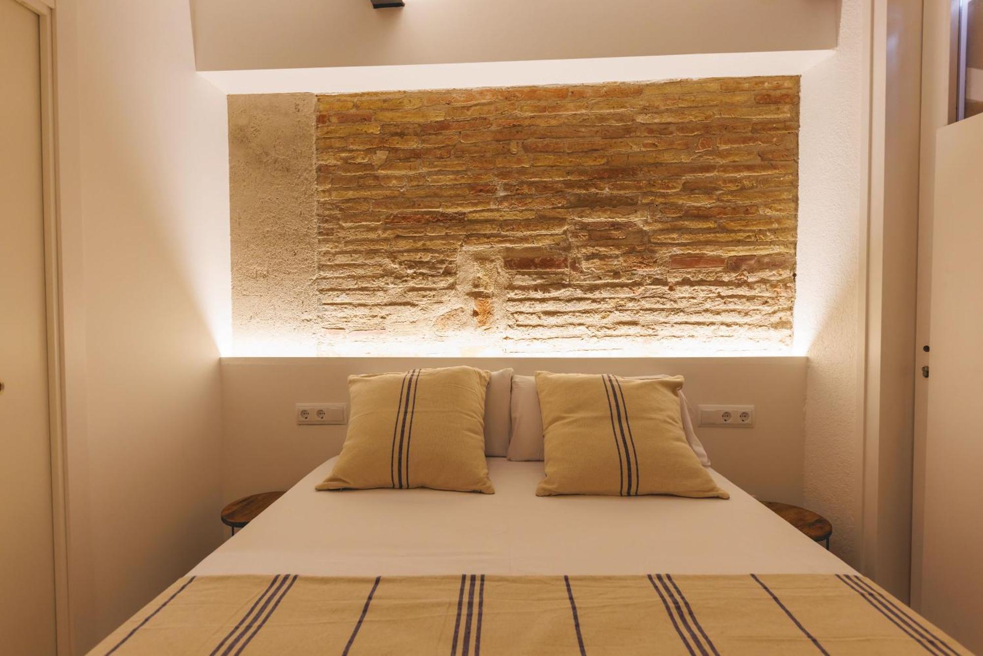 Bravissimo Mora 14, Monthly * Girona