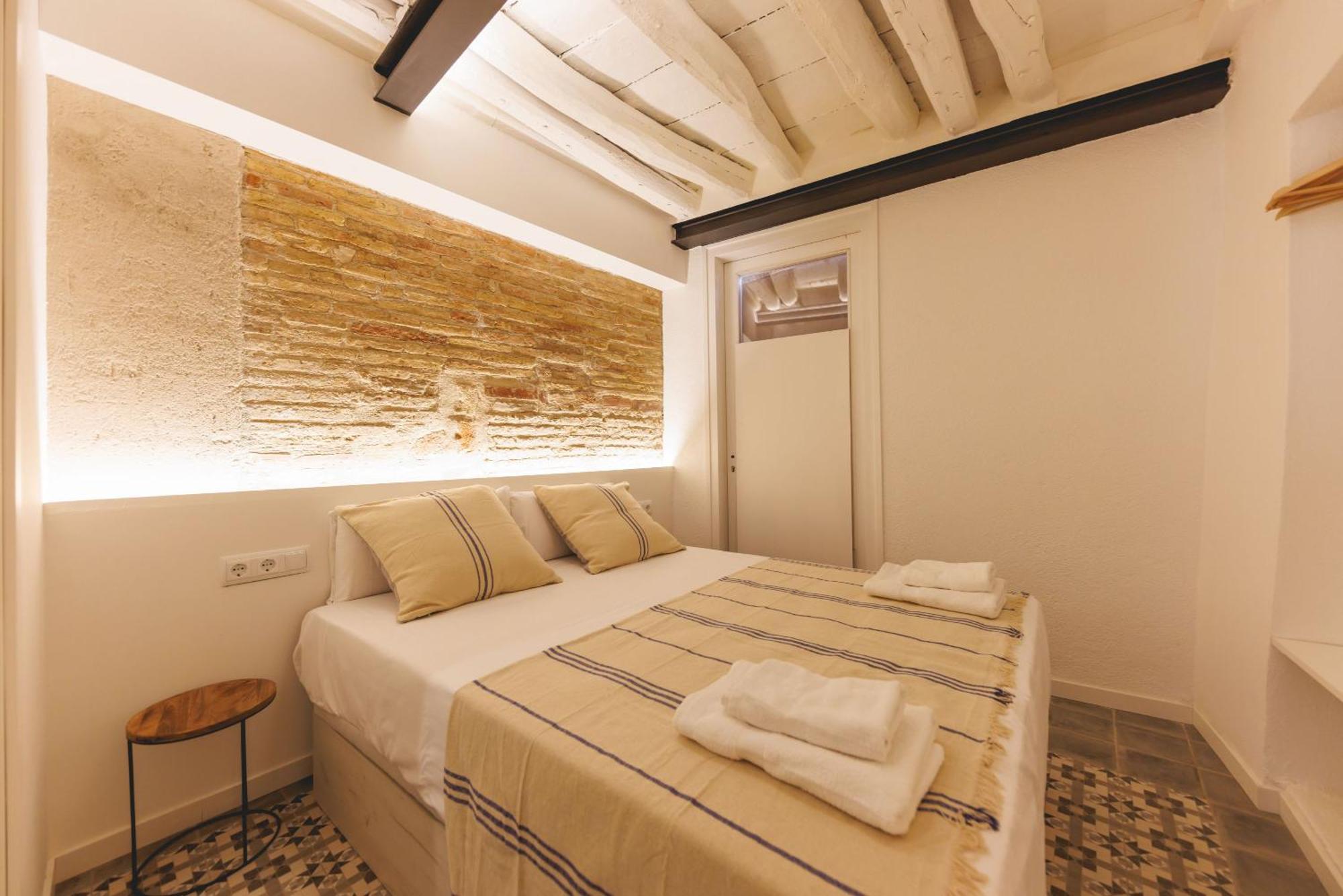 Bravissimo Mora 14, Monthly * Girona